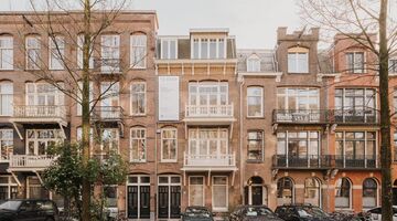 Een kluswoning in Amsterdam is voor € 4,4 miljoen verkocht