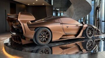 De McLaren Senna GTR in het penthouse van Adrian Portelli