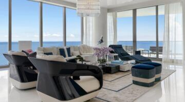 De living van de op Bugatti ge&iuml;nspireerde woning