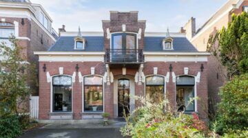 De stadsvilla van een piloot in Sneek