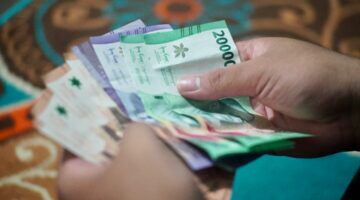 Geld, dat heeft de zakenman zoveel weggegeven, dat hij geen miljardair meer is