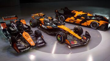 Een aantal auto's van de veiling van Sotheby's in Abu Dhabi