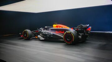 De offici&euml;le F1-wagen die naar de veiling gaat