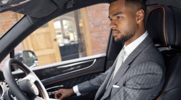 Cody Gakpo in zijn Bentley Bentayga