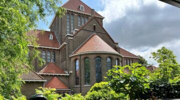 De buitenzijde van het mijloenenappartement van Ruud Sondag