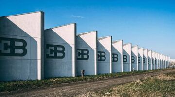 De buitenzijde van de Bugatti Blue Factory