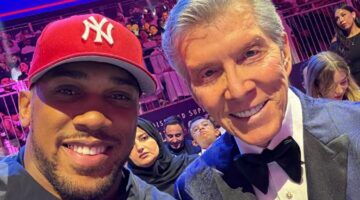 Anthony Joshua (L) met Michael Buffer