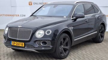 De Bentley Bentayga van Ali B