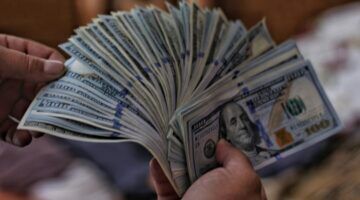 Geld, dat miljardairs uitgeven aan wonen in hun geboorteplaats