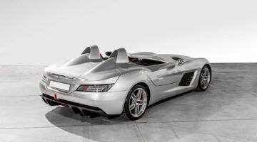 De rechter achterzijde van de Mercedes-Benz SLR McLaren Stirling Moss