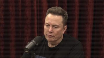 Elon Musk tijdens een interview met Joe Rogan