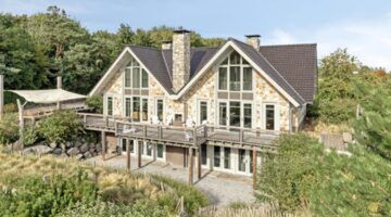 De voorzijde van de duinvilla in Noordwijk