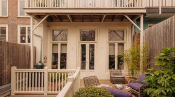 De achterkant van het grachtenpand van Anton Corbijn