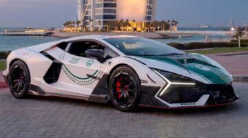 De door de politie in Dubai gebruikte Lamborghini Revuelto MANSORY