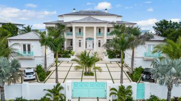 De voorzijde van de villa op de Bahama's