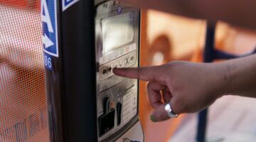 Een automaat waar het echtpaar parkeergeld uit meenam