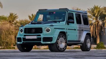De Mercedes-AMG van Super Car Blondie