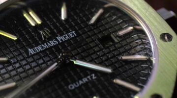 Luxe horlogemerk Audemars Piguet komt met kleding voor 150e verjaardag