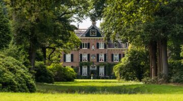 Baron laat landgoed Havezate Schoonheeten ter waarde van&nbsp;&euro; 42,8 miljoen na, waardoor vier dochters lijnrecht tegenover elkaar staan