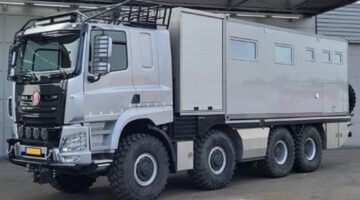 De voorzijde van de Tatra-camper