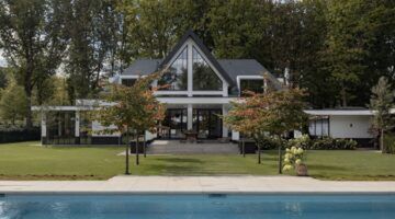 De achterzijde van de villa in Oisterwijk