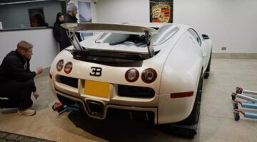 De kapotte Bugatti van YouTuber Mat Armstrong