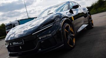 Joel Beukers voegt Ferrari Purosangue van zeker &euro; 500.000 toe aan zijn uitpuilende autocollectie