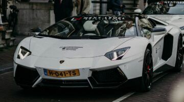 Een Lamborghini in Amsterdam, &eacute;&eacute;n van de meest supercar-geobsedeerde steden van de wereld