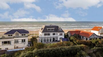 Het uitzicht van boven op de villa in Zandvoort