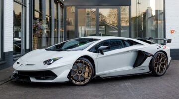 Prachtige Lamborghini Aventador SVJ, ooit toebehorend aan een beroemde oud-profvoetballer, te koop bij Nederlandse dealer