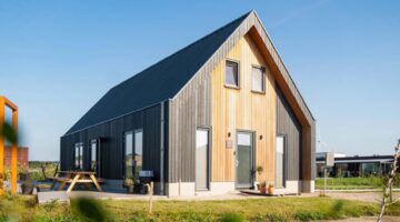 Van ontwerp tot villa in maanden: hoe prefab wonen luxe herdefinieert