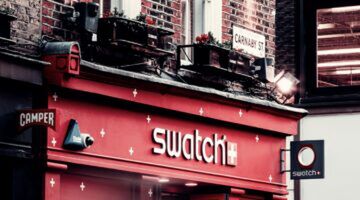 Een winkel van Swatch, dat in Nederland de met Audemars Piguet ontwikkelde horloges voorlopig uit de schappen haalt