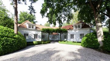Monique des Bouvrie geeft opnieuw tonnen korting op woning: Gooische villa moet nu &euro; 3,5 miljoen minder opleveren dan gepland