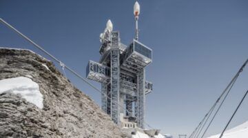 De toren in de Alpen waarin een winkel van Rolex is geopend