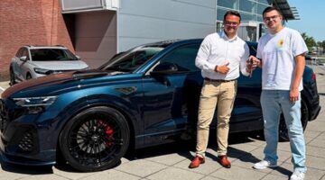 Gian van Veen voor zijn nieuwe Audi