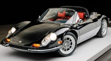 De zwarte Ferrari Dino van David Lee