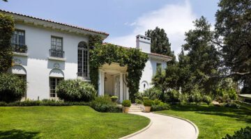 De ingang bij het huis van Angelina Jolie in Los Angeles