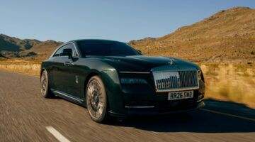 De Rolls-Royce Spectre II van de voorzijde