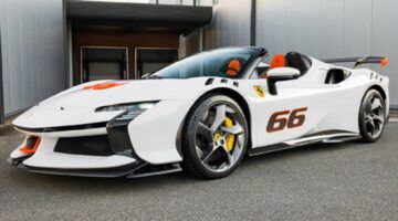 De Ferrari SF90 XX Spider die te koop staat bij een Nederlandse dealer