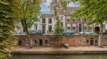 Het prachtige monumentale pand in Utrecht met zwembad