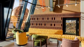 De binnenzijde van CIMA Rooftop Bar & Terrace in Amsterdam