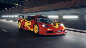 De voorzijde van de McLaren F1 GTR van Pink Floyd-drummer Nick Mason