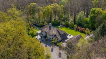 De villa in Bloemendaal van boven