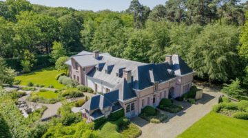 De villa in Kapellen van boven