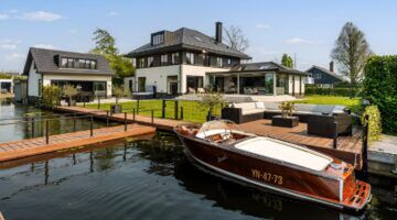 De villa waar u een boot bij kunt kopen in Vinkeveen