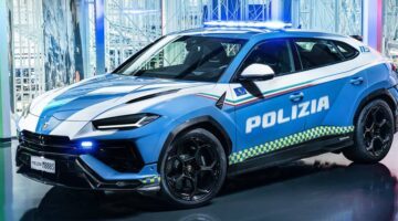 De voorkant van de Lamborghini Urus van de Italiaanse politie