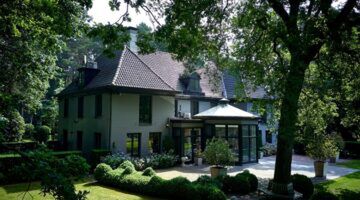 Voormalig Quote 500-lid wil ruim € 2,6 miljoen voor villa net over de grens met heuse privébar