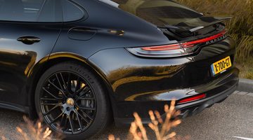 De achterzijde van de Porsche die aan TikTokker Ra&uacute;l Groenen werd verkocht