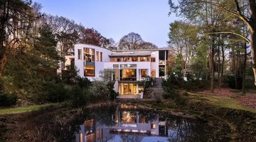 De voormalige duurste villa van Nederland is inmiddels met maar liefst € 9 miljoen (!) in prijs verlaagd