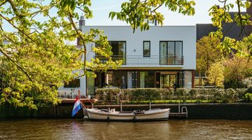 De achterzijde van de duurste villa van Amsterdam